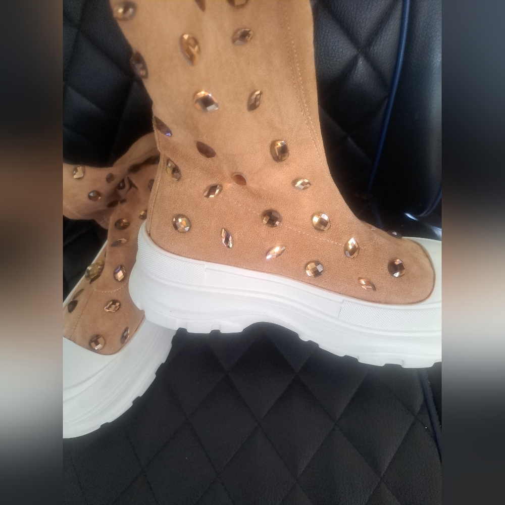 Cape ROBBIN Tan Chunky Rhinestone Booties - Size 8 - Picture 3 of 4